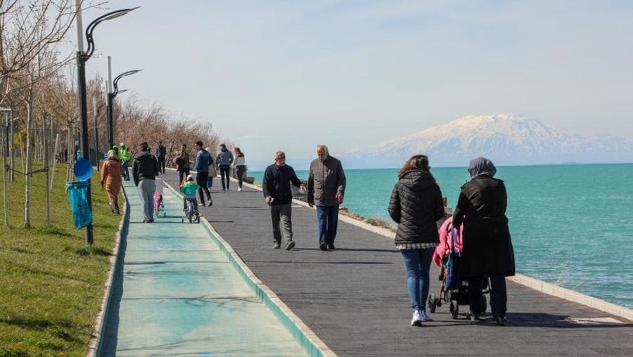 Turkey will experience spring weather and a rise in temperature in the new week.