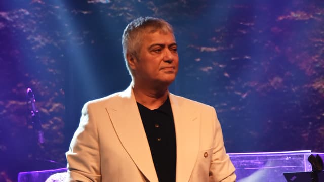 Çengiz Kurtoğlu Sang for Volkan Konak During the Ramadan Holiday Ceremony