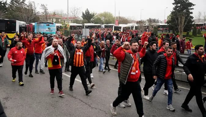 Galatasaray Fans in Kadıköy: Heading Towards the Turkish Cup Derby