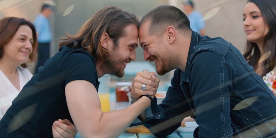 İçerde (Insider) Serie Turca – Trama, Reparto y Datos Impactantes