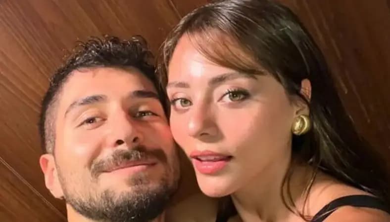 سيلا تورك أوغلو تعرض خاتم خطوبتها بعد عرض الزواج الرومانسي في بحيرة كومو