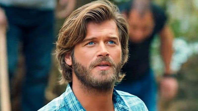 What is the salary of the actors in the series "Ayleh" (Family)?