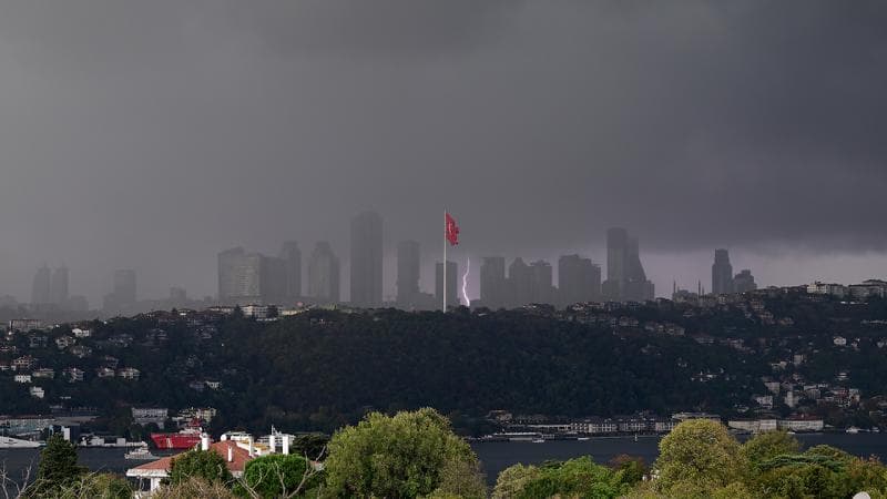 Warning of heavy rainfall in Istanbul.