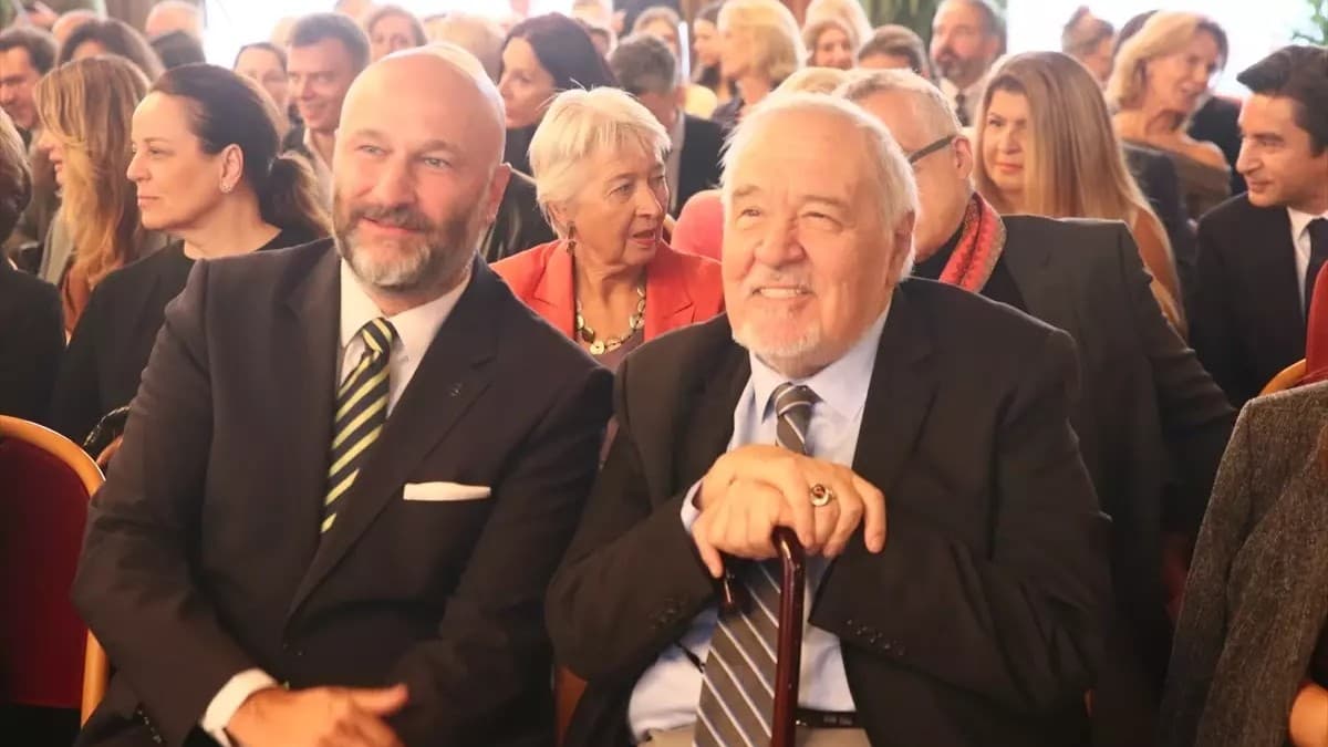 Atıl Kutoğlu Receives Silver Medal of Honor in Vienna Ceremony