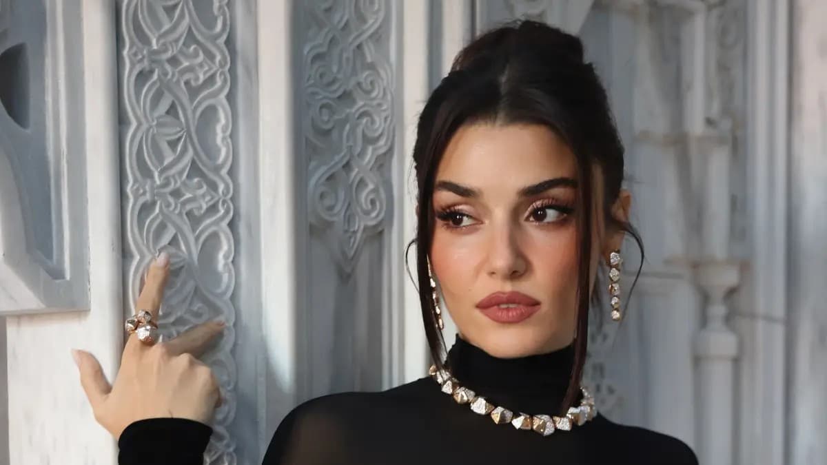 Críticas a Hande Erçel por su discurso en inglés y la respuesta de Pınar Altuğ