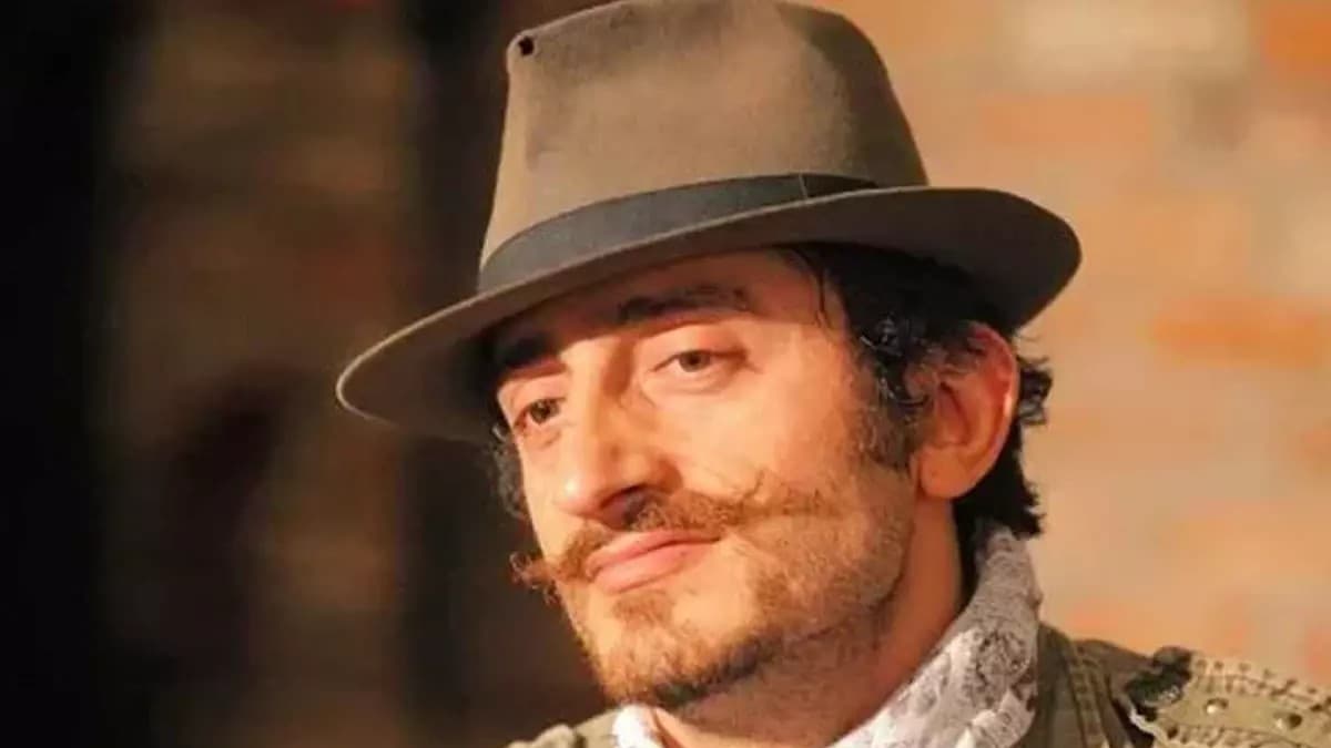 Metin Keçeci Speaks After Viral Cardboard Photos: “I’ve Never Been Apart from People