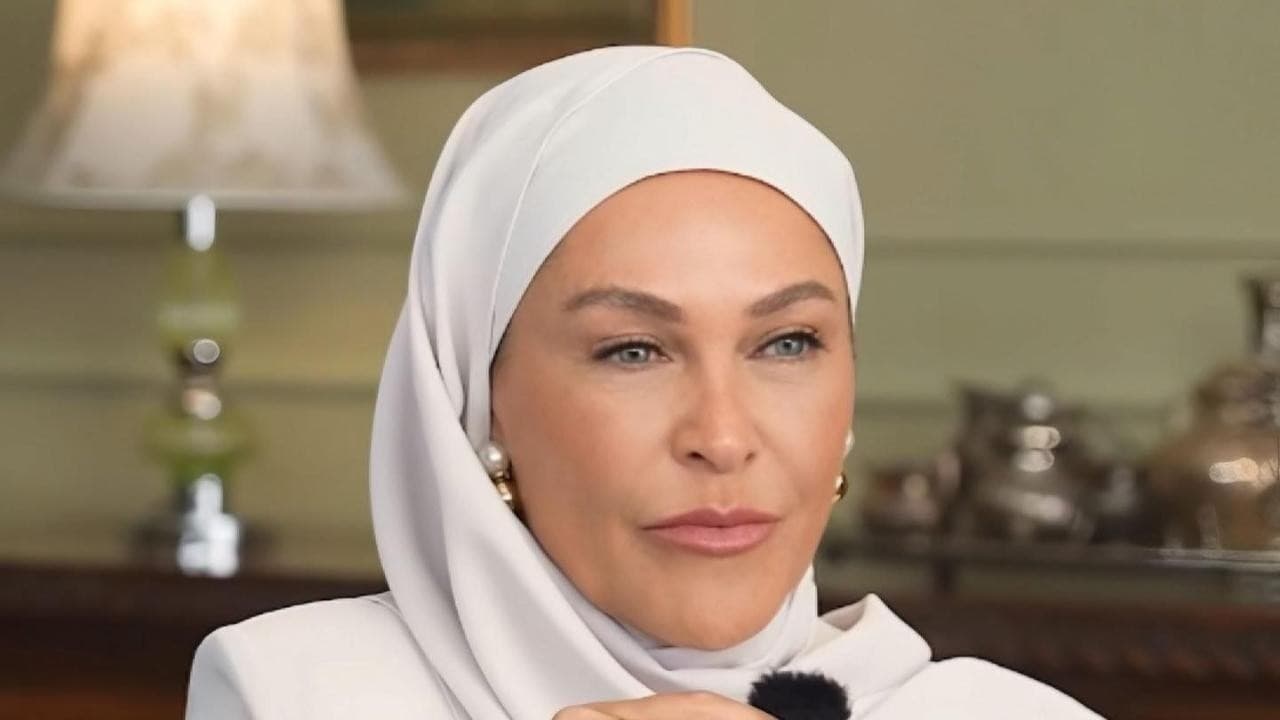 Hülya Avşar’s Visual Filter in Aynı Yağmur Altında Draws Attention