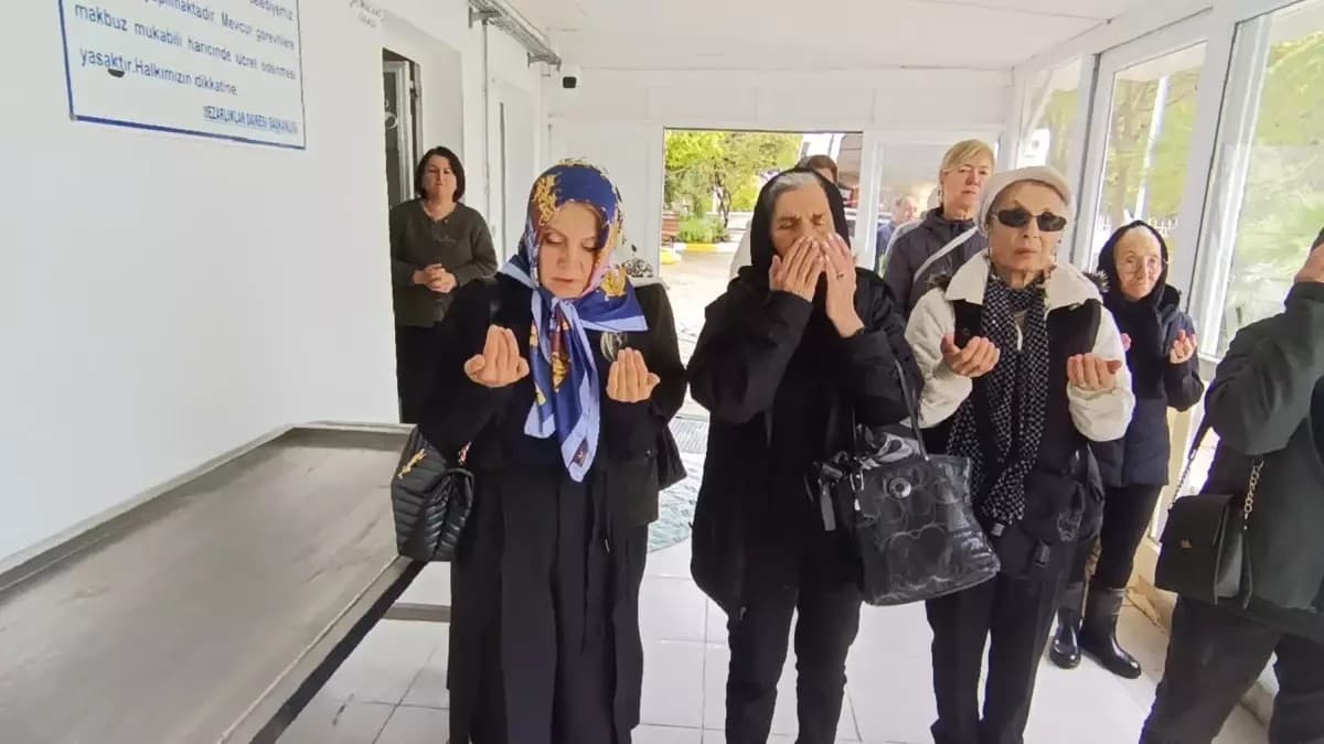 Mehmet Ali Erbil's Mother Yurdagul Eken Buried in Izmir