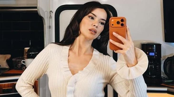 Seray Kaya Takes Pole Dancing Lessons for New Role in Sultana Film