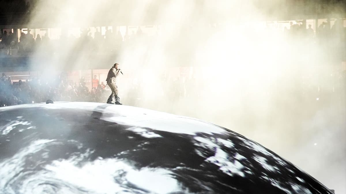 Kanye West Istanbul Concert Ataturk Olympic Stadium 118000 Attendees