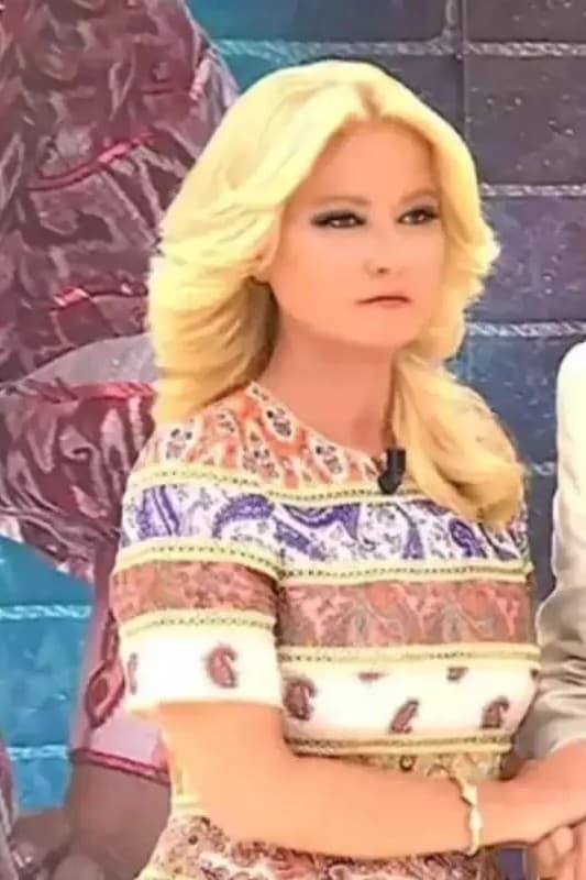هدیه تولد خاص مگه آنلی؛ دریافت سکه طلای جمهوری در برنامه زنده
